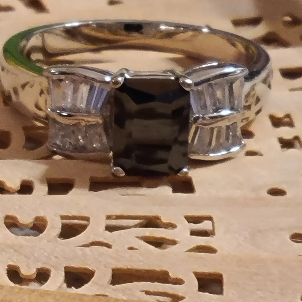 Size 9 black stone very pretty